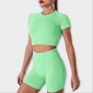 Seamless 2-Pc Yoga Set Crop Top & High-Waist Shorts Mint Green M